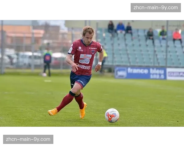 克莱蒙主场因草皮质量问题受到联盟警告，限期整改